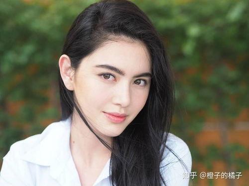 睡衣女明星网红有哪些,揭秘当红睡衣女明星网红的私房时尚