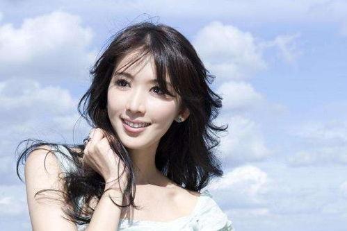 睡衣女明星网红有哪些,揭秘当红睡衣女明星网红的私房时尚